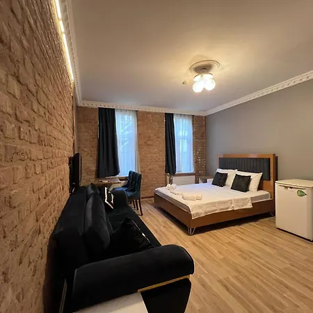 Pera Nova House בית אירוח